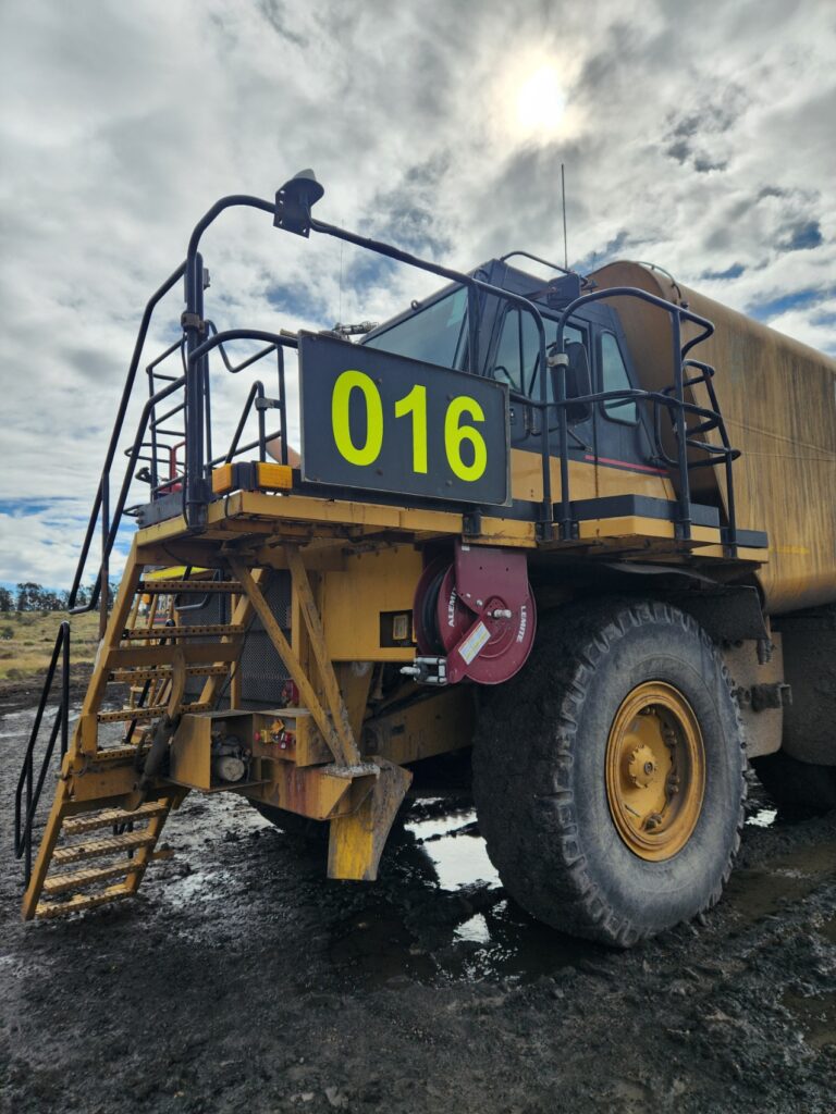 2005 Cat 773e Water Truck 